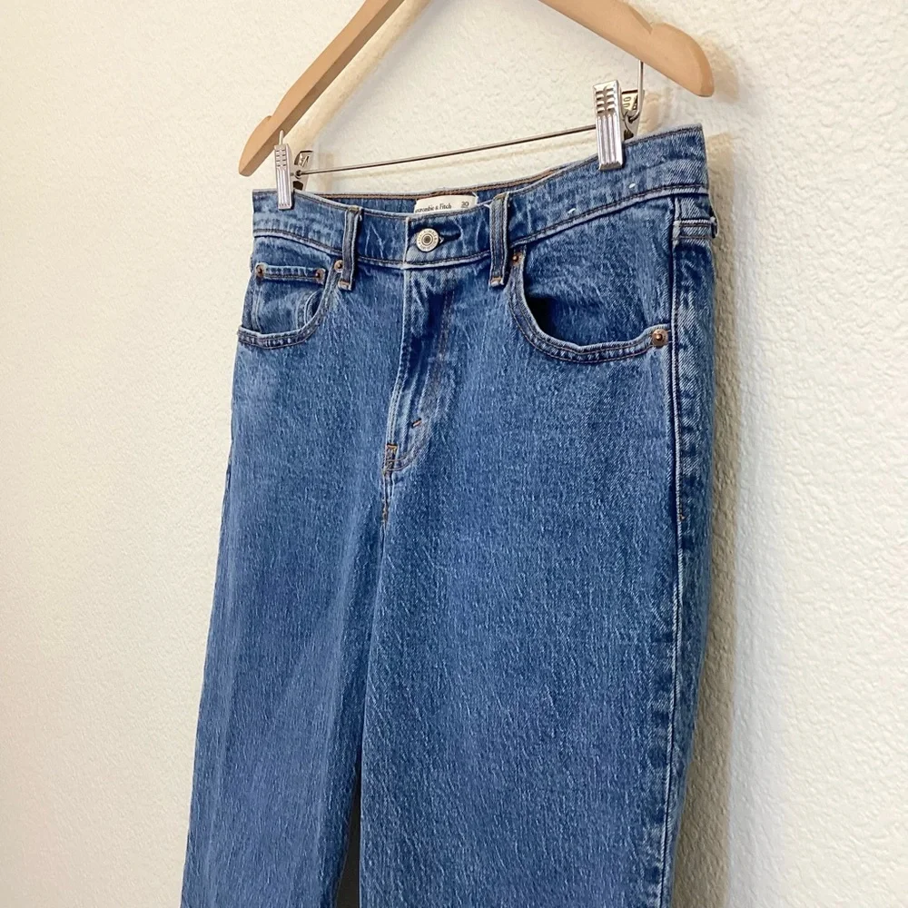 Abercrombie Fitch 10 Short (30S) ‘90s Straight Mid Rise Women’s Jeans Med Wash